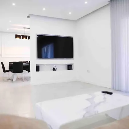 Modern 3-Bed Apartment In Heart Of Torremolinos Exterior photo
